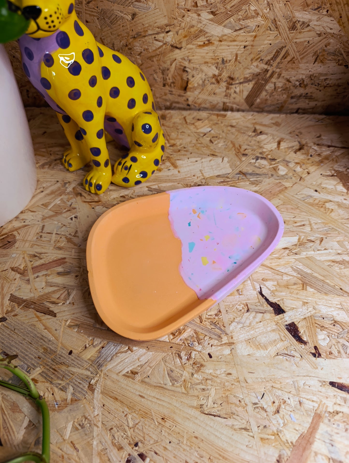 Kleines Gips-Tray "Bonbon Terrazzo" – Filigrane Schmuckablage (14cm)